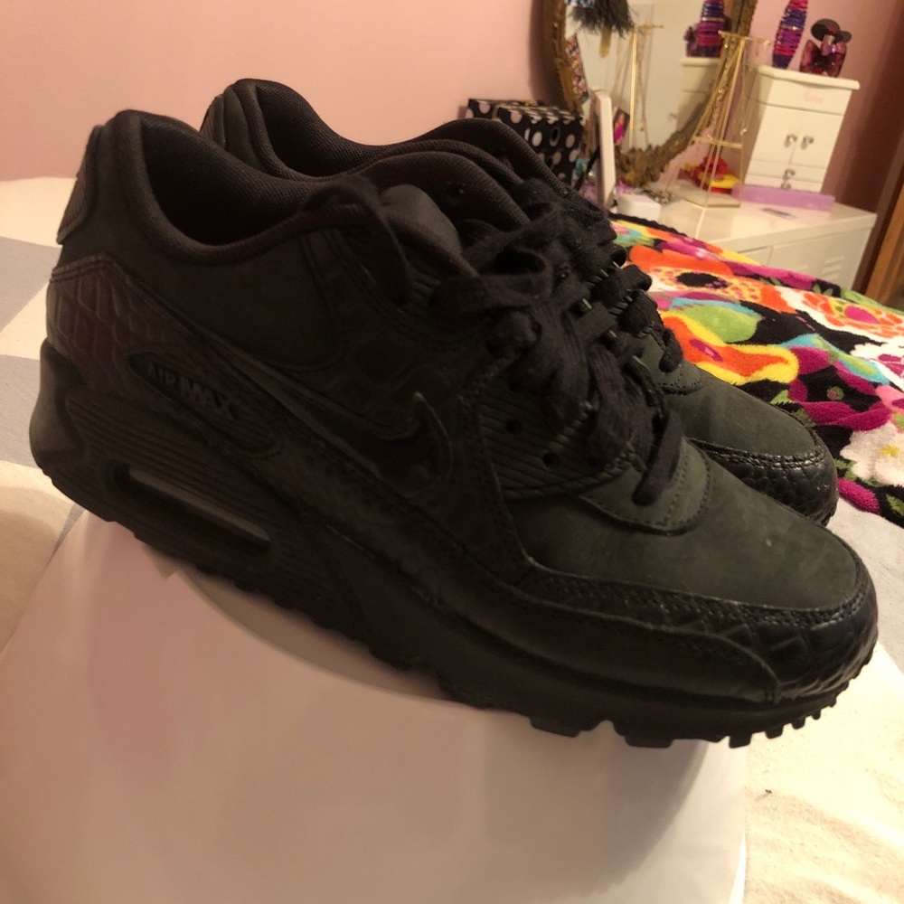 nike Air Max tennis shoe